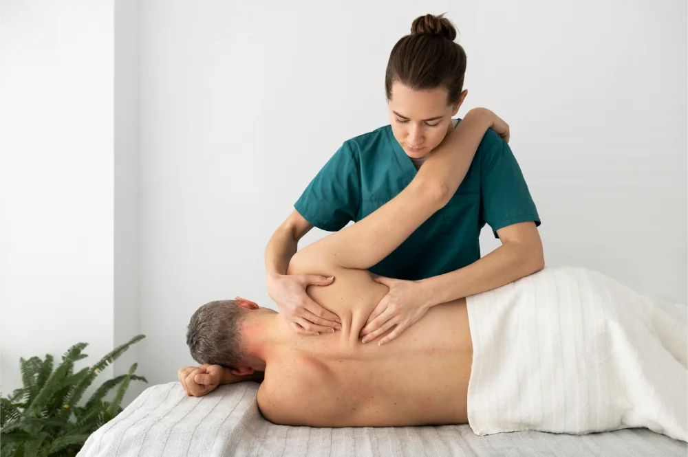 Da Nang home massage service with professional therapist providing relaxing in-room massage at hotel for travelers in Da Nang.